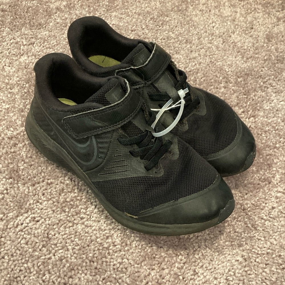 Nike shoes 1y